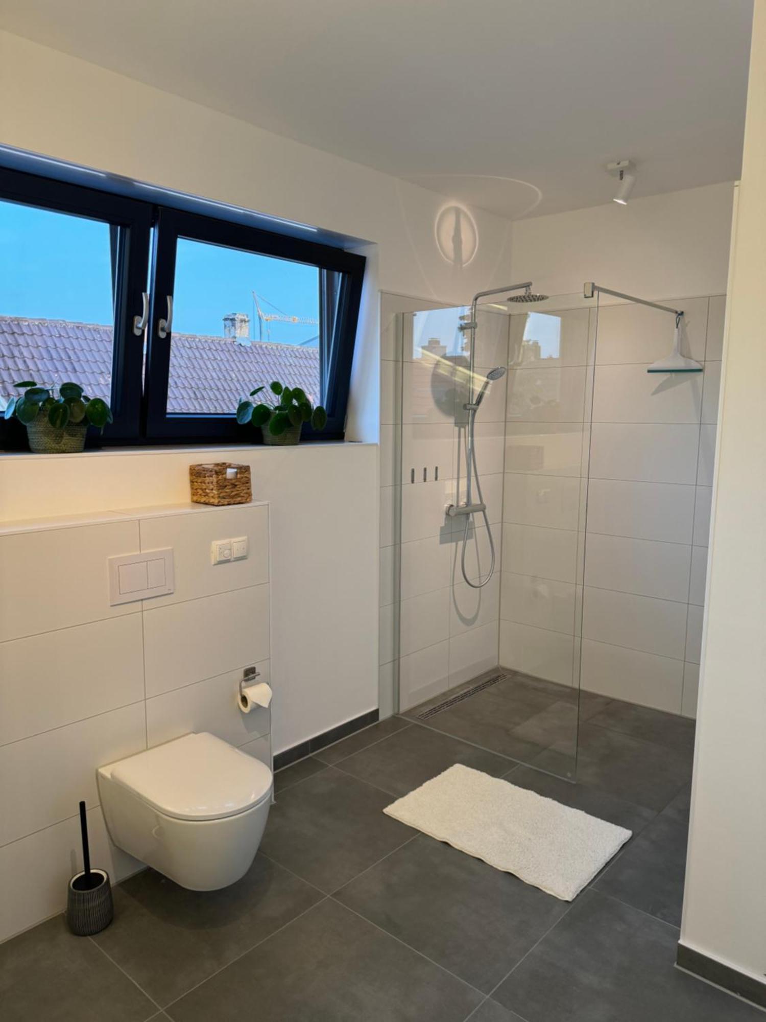 Moderne Ferienwohnung Mit Terrasse, Grill & Privatparkplatz Venningen Exterior photo